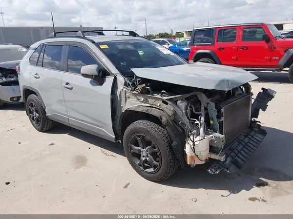 2T3W1RFV5MW112132 — 2021 Toyota RAV4, Передняя часть (Front End), фото до ремонта