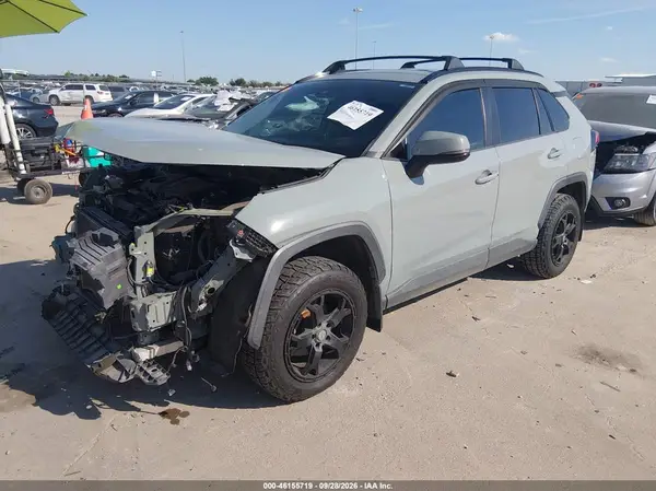 2T3W1RFV5MW112132 — 2021 Toyota RAV4, фото 2 с аукциона IAAI, Передняя часть