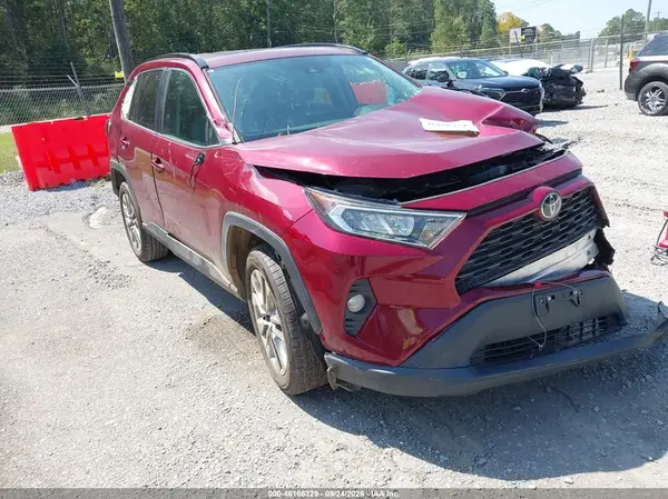 2T3C1RFV7MW170715 — 2021 Toyota RAV4, Передняя часть (Front End), фото до ремонта