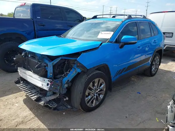 JTMC1RFV9MD065056 — 2021 Toyota RAV4, фото 2 с аукциона IAAI, Передняя часть