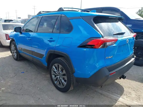 JTMC1RFV9MD065056 — 2021 Toyota RAV4, фото 3 с аукциона IAAI, Передняя часть