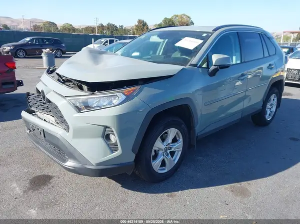 2T3W1RFV3MW131973 — 2021 Toyota RAV4, фото 2 с аукциона IAAI, Передняя часть