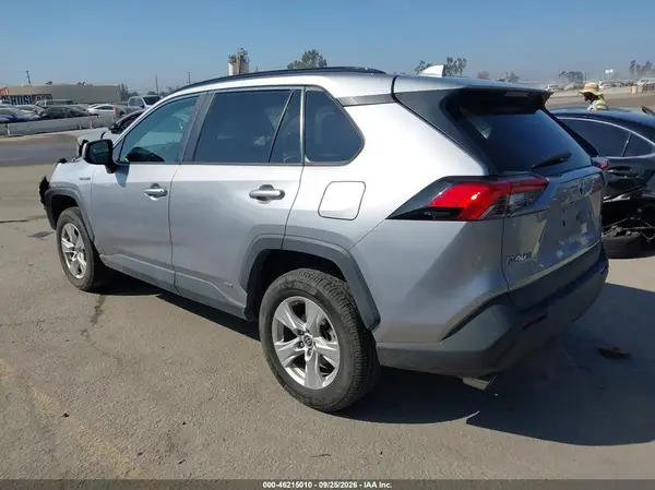 4T3MWRFV9MU039131 — 2021 Toyota RAV4, фото 3 с аукциона IAAI 11.10.2026, Передняя часть