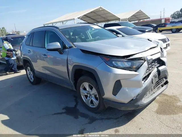 4T3MWRFV9MU039131 — 2021 Toyota RAV4, Передняя часть (Front End), фото до ремонта