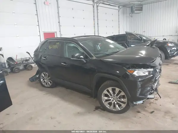 2T3N1RFV2MW175524 — 2021 Toyota RAV4, Передняя часть (Front & Rear), фото до ремонта