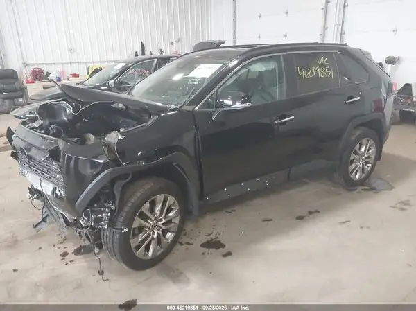 2T3N1RFV2MW175524 — 2021 Toyota RAV4, фото 2 с аукциона IAAI, Передняя часть
