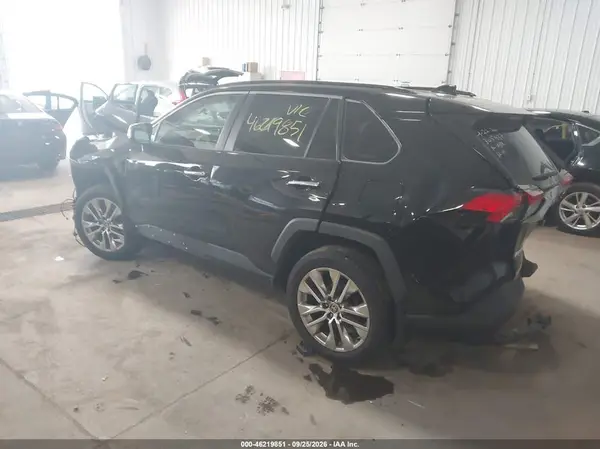2T3N1RFV2MW175524 — 2021 Toyota RAV4, фото 3 с аукциона IAAI, Передняя часть