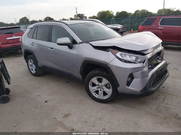 2T3P1RFV5MC229277 — 2021 Toyota RAV4, Передняя часть (Front End), фото до ремонта