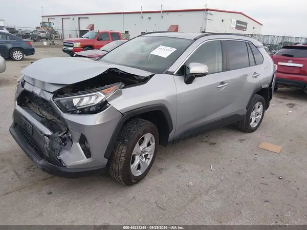 2T3P1RFV5MC229277 — 2021 Toyota RAV4, фото 2 с аукциона IAAI, Передняя часть