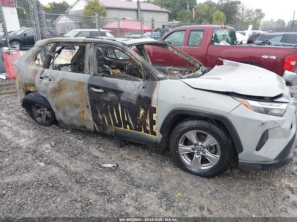 4T3RWRFV7NU063869 — 2022 Toyota RAV4, Полный пожар (Total Burn), фото до ремонта