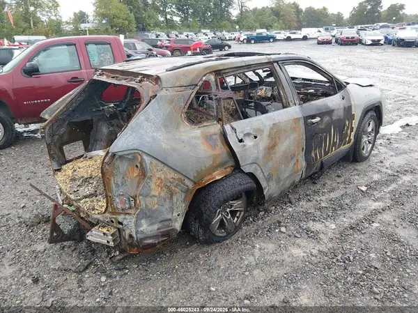 4T3RWRFV7NU063869 — 2022 Toyota RAV4, фото 4 с аукциона IAAI, Полный пожар