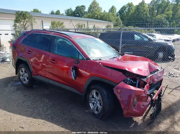 2T3RWRFV6NW130784 — 2022 Toyota RAV4, Передняя часть (Front End), фото до ремонта