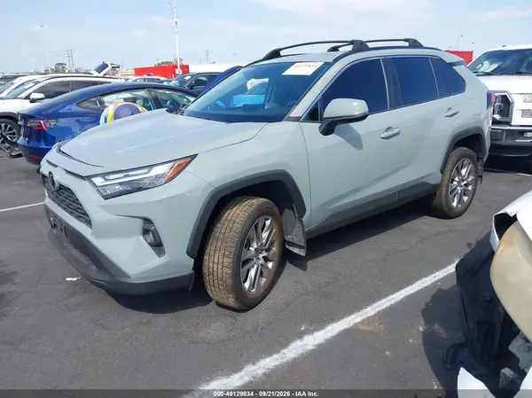 2T3C1RFV5NW215829 — 2022 Toyota RAV4, фото 2 с аукциона IAAI, Передняя часть справа