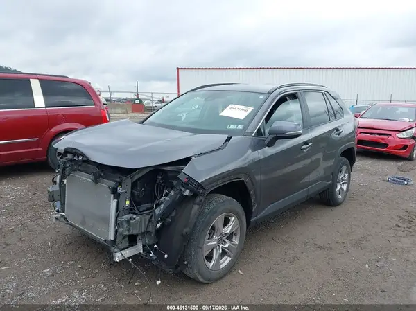 2T3P1RFV7NC323923 — 2022 Toyota RAV4, фото 2 с аукциона IAAI 13.10.2026, Передняя часть