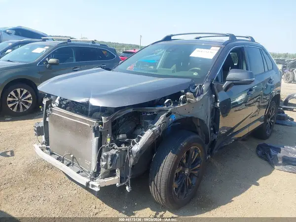 JTM16RFV6ND071889 — 2022 Toyota RAV4, фото 2 с аукциона IAAI, Правый бок