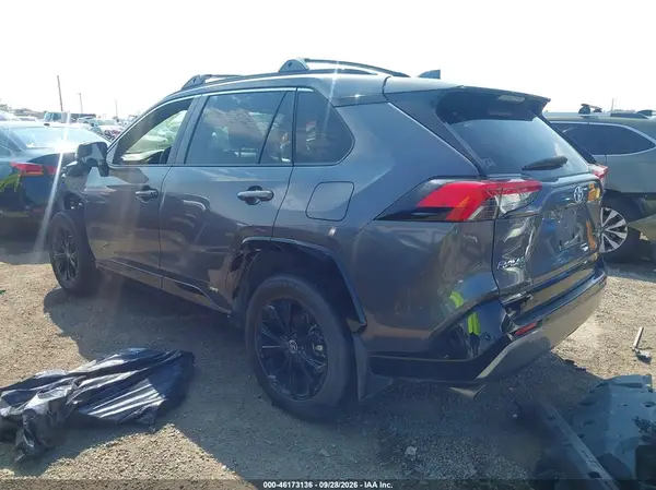 JTM16RFV6ND071889 — 2022 Toyota RAV4, фото 3 с аукциона IAAI, Правый бок