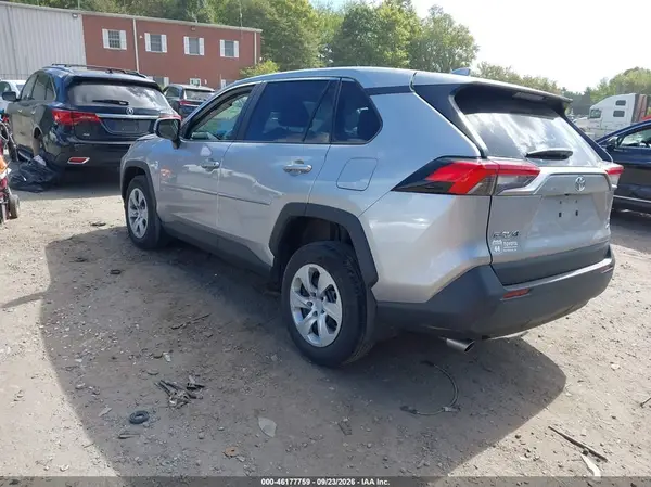 2T3G1RFV5NC323239 — 2022 Toyota RAV4, фото 3 с аукциона IAAI 11.10.2026, Передняя часть справа