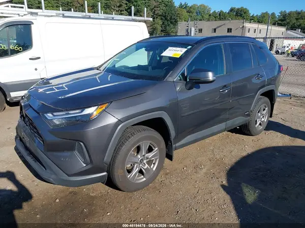 2T3RWRFV8NW132519 — 2022 Toyota RAV4, фото 2 с аукциона IAAI, Передняя часть