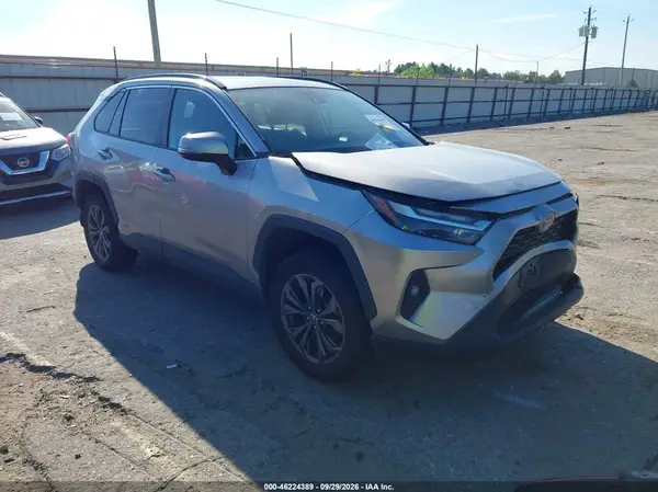4T3B6RFV4NU087497 — 2022 Toyota RAV4, Передняя часть (Front & Rear), фото до ремонта