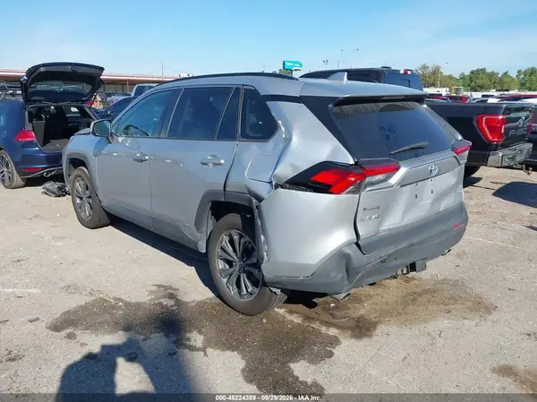 4T3B6RFV4NU087497 — 2022 Toyota RAV4, фото 3 с аукциона IAAI, Передняя часть