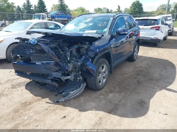 4T3RWRFV7NU067873 — 2022 Toyota RAV4, фото 2 с аукциона IAAI, Передняя часть