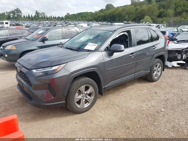 2T3P1RFV0PW352374 — 2023 Toyota RAV4, фото 2 с аукциона IAAI, Правый бок