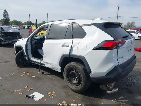2T3G1RFV3RC404441 — 2024 Toyota RAV4, фото 3 с аукциона IAAI, Повреждения со всех сторон