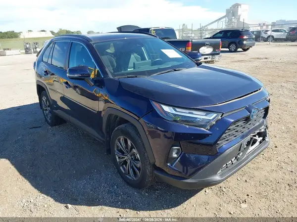 4T3B6RFV3RU149378 — 2024 Toyota RAV4, Передняя часть (Front & Rear), фото до ремонта