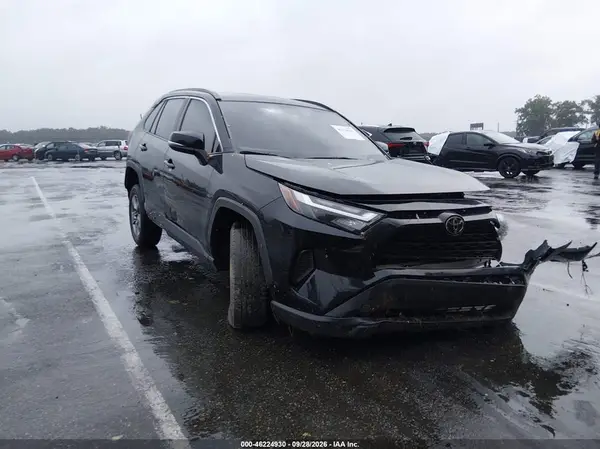 2T3W1RFV9RW334535 — 2024 Toyota RAV4, Передняя часть слева (Left Front), фото до ремонта