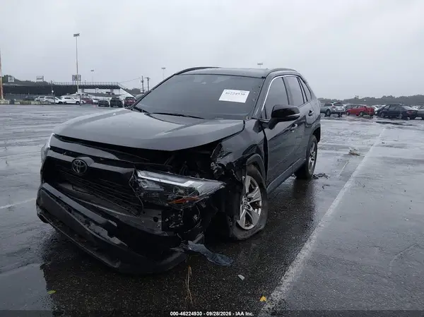 2T3W1RFV9RW334535 — 2024 Toyota RAV4, фото 2 с аукциона IAAI, Передняя часть слева