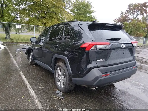 2T3W1RFV9RW334535 — 2024 Toyota RAV4, фото 3 с аукциона IAAI, Передняя часть слева
