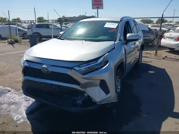 2T3P1RFV2RW424047 — 2024 Toyota RAV4, фото 2 с аукциона IAAI, Передняя часть
