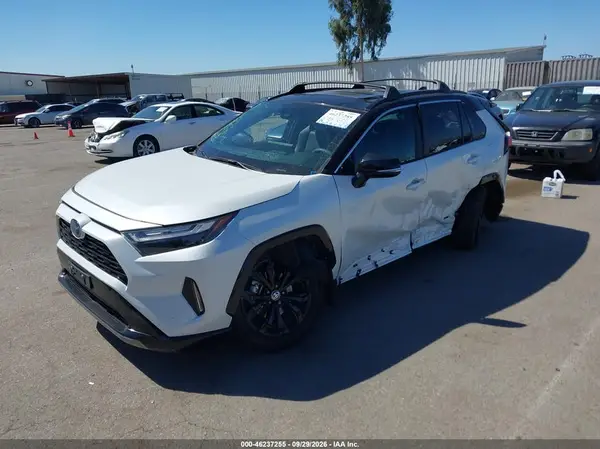 2T3E6RFV1RW066061 — 2024 Toyota RAV4, фото 2 с аукциона IAAI, Опрокидывание