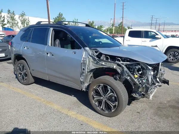 JTMEB3FV7SD255762 — 2025 Toyota RAV4, Передняя часть (Front End), фото до ремонта