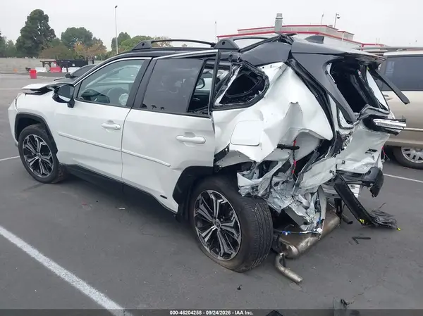 JTMFB3FVXSD264427 — 2025 Toyota RAV4, фото 3 с аукциона IAAI, Передняя и задняя части