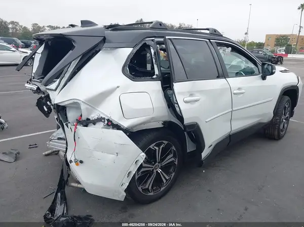 JTMFB3FVXSD264427 — 2025 Toyota RAV4, фото 4 с аукциона IAAI, Передняя и задняя части