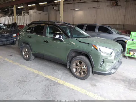 2T3UWRFV5SW289494 — 2025 Toyota RAV4 Hybrid Woodland Edition, Передняя часть (Front & Rear), фото до ремонта