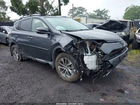 JTMRJREV1HD073329 — 2017 Toyota RAV4 Hybrid XLE, Передняя часть справа (Right Front), фото до ремонта