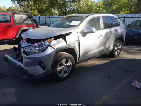 2T3RWRFV6LW082278 — 2020 Toyota RAV4 Hybrid XLE, Передняя часть (Front End), фото до ремонта