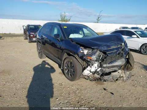 2T3RWRFV4RW211045 — 2024 Toyota RAV4 Hybrid XLE, Передняя часть (Front), фото до ремонта