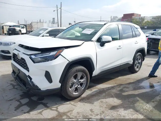 JTMRWRFV8SD304735 — 2025 Toyota RAV4 Hybrid XLE, фото 2 с аукциона IAAI 14.10.2026, Передняя и задняя части