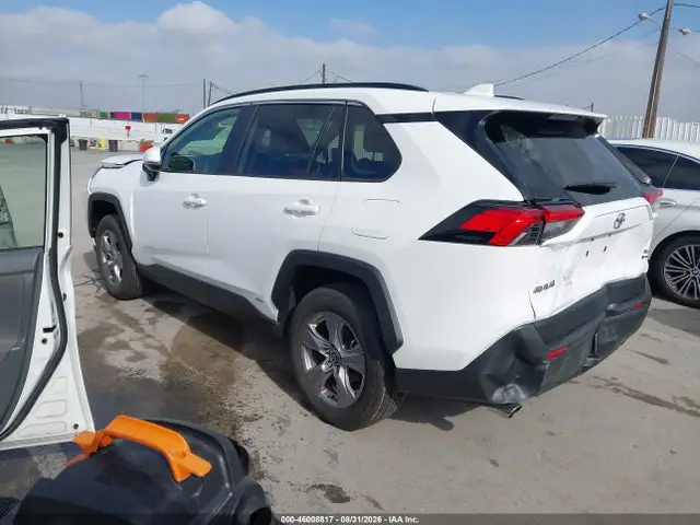 JTMRWRFV8SD304735 — 2025 Toyota RAV4 Hybrid XLE, фото 3 с аукциона IAAI 14.10.2026, Передняя и задняя части