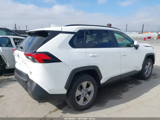 JTMRWRFV8SD304735 — 2025 Toyota RAV4 Hybrid XLE, фото 4 с аукциона IAAI 14.10.2026, Передняя и задняя части