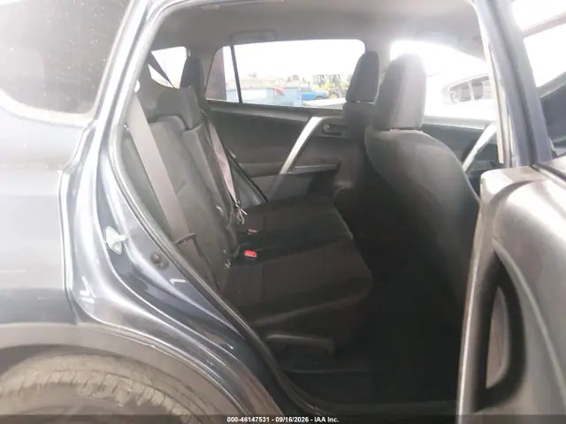 JTMZFREV6ED027931 — 2014 Toyota RAV4 LE, фото 8 с аукциона IAAI 13.10.2026, Естественный износ