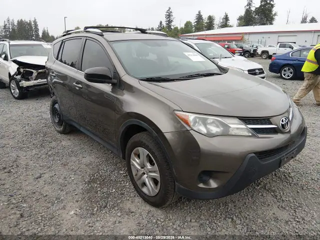 2T3ZFREVXFW150796 — 2015 Toyota RAV4 LE, Задняя часть справа (Right Rear), фото до ремонта