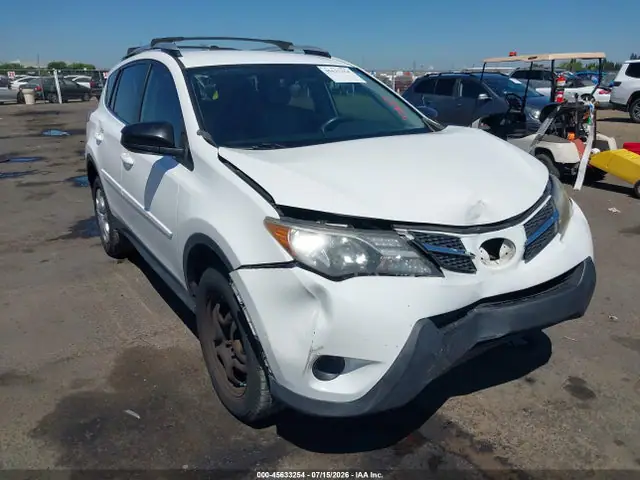 JTMZFREV3FD078644 — 2015 Toyota RAV4 LE, Передняя часть (Front End), фото до ремонта