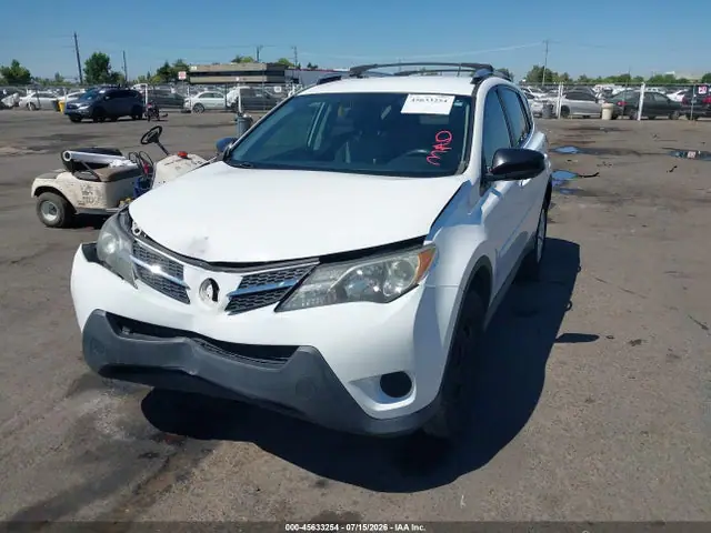 JTMZFREV3FD078644 — 2015 Toyota RAV4 LE, фото 2 с аукциона IAAI 30.09.2026, Передняя часть