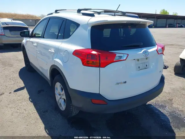 JTMZFREV3FD078644 — 2015 Toyota RAV4 LE, фото 3 с аукциона IAAI 30.09.2026, Передняя часть