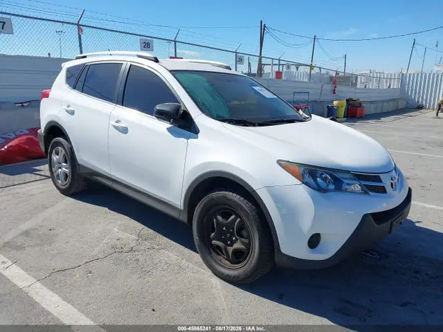 2T3ZFREV5FW177212 — 2015 Toyota RAV4 LE, Передняя часть слева (Left Front), фото до ремонта