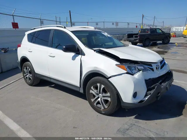 2T3ZFREV0FW198839 — 2015 Toyota RAV4 LE, Передняя и задняя части (Front & Rear), фото до ремонта